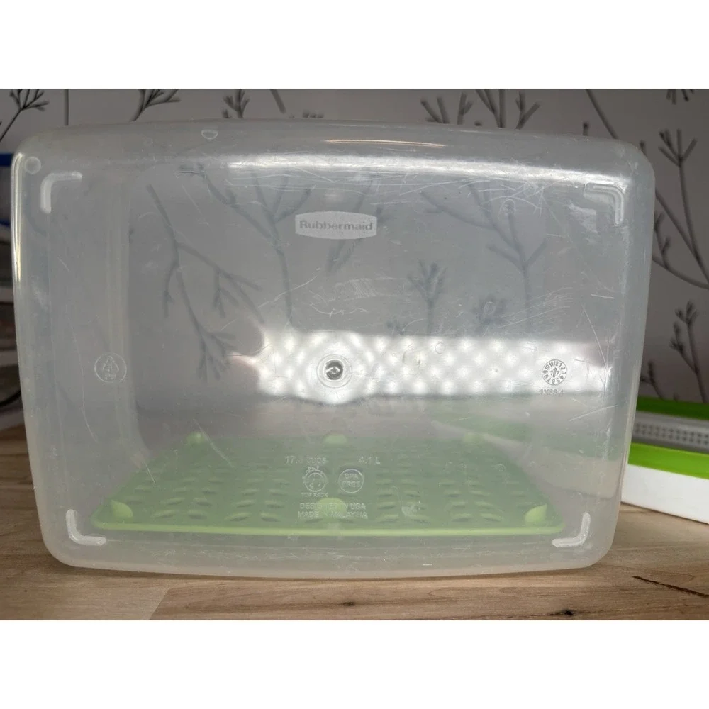 Rubbermaid Produce Saver Set‎ 6.3 & 17.3 Cups Green White Vented Lid